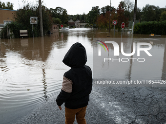 A kid watches the flood in Pommeuse, Seine-et-Marne department, east of Paris, on October 10, 2024, as the heavy rains associated with the K...