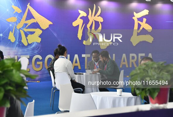 Foreign merchants negotiate business at the 2024 International Procurement Conference in Handan, China, on October 10, 2024. 