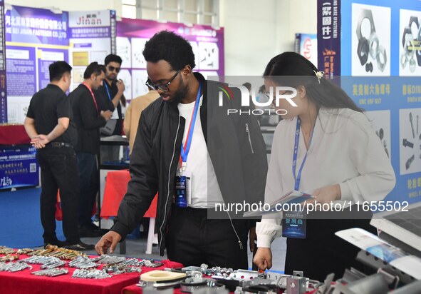 Foreign merchants buy fasteners at the 2024 International Procurement Conference in Handan, China, on October 10, 2024. 