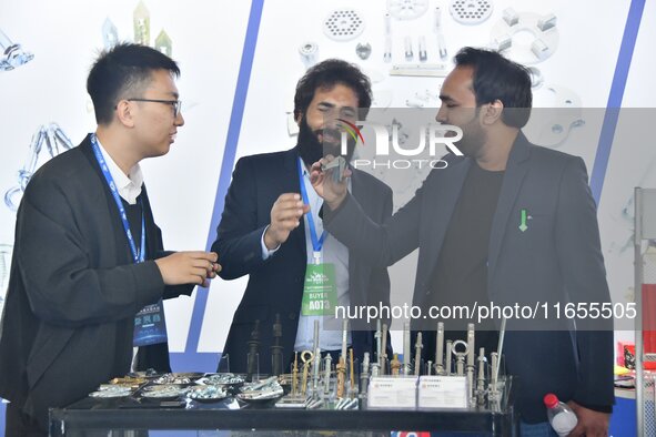 Foreign merchants buy fasteners at the 2024 International Procurement Conference in Handan, China, on October 10, 2024. 