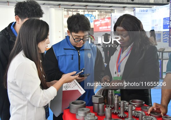 Foreign merchants learn about fastener products at the 2024 International Procurement Conference in Handan, China, on October 10, 2024. 