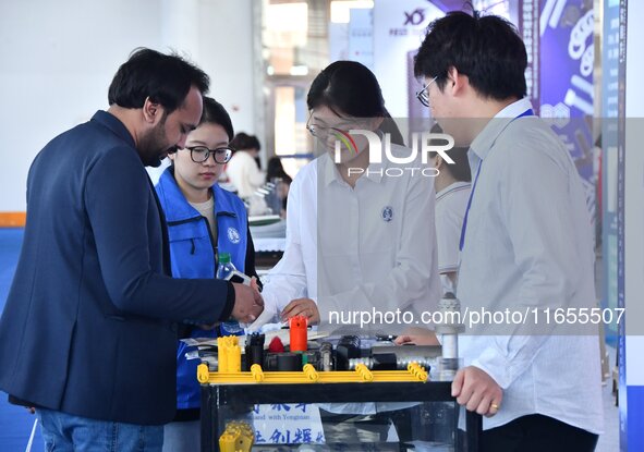 Foreign merchants learn about fastener products at the 2024 International Procurement Conference in Handan, China, on October 10, 2024. 