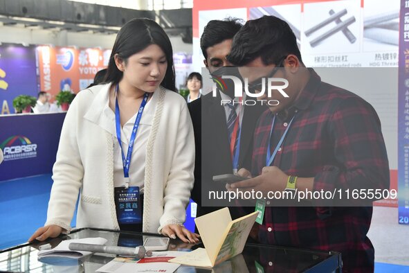 Foreign merchants learn about fastener products at the 2024 International Procurement Conference in Handan, China, on October 10, 2024. 