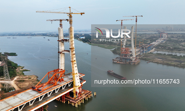 Construction workers work on the Nanchang-Jiujiang High-speed Railway Ganjiang River Highway and Railway Bridge, China's first 350 km/h mixe...