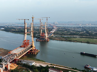 Construction workers work on the Nanchang-Jiujiang High-speed Railway Ganjiang River Highway and Railway Bridge, China's first 350 km/h mixe...