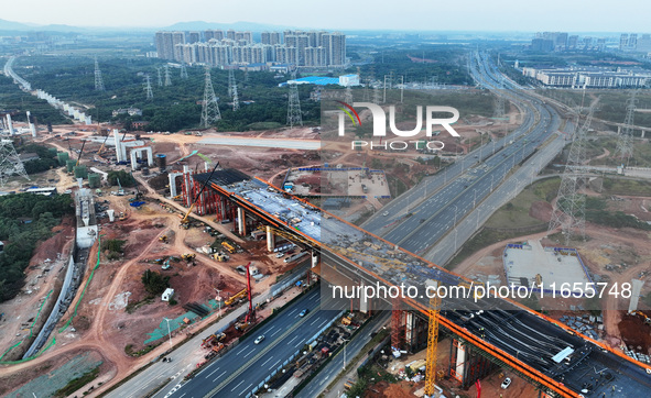 Construction workers work on the Nanchang-Jiujiang High-speed Railway Ganjiang River Highway and Railway Bridge, China's first 350 km/h mixe...