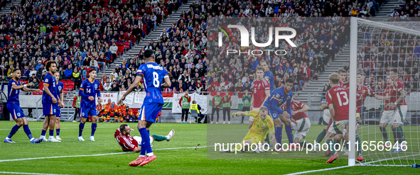 Scimmige scores a goal against Hungary goalkeeper Denes Dibusz during the match between Hungary and the Netherlands at the Puskas Arena for...