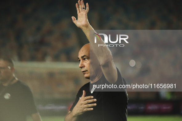 Hossam Hassan, coach of the Egyptian national team, greets the fans during the match between Egypt and Mauritania in the African Cup of Nati...