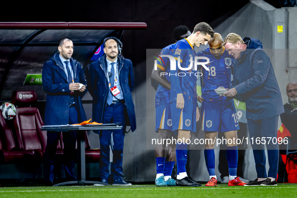 Netherlands trainer Ronald Koeman and Netherlands forward Donyell Malen are present during the match between Hungary and the Netherlands at...