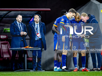 Netherlands trainer Ronald Koeman and Netherlands forward Donyell Malen are present during the match between Hungary and the Netherlands at...