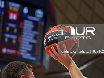 The official ball of the Euroleague is used during the match between FC Barcelona and Alba Berlin, corresponding to week 2 of the Turkish Ai...