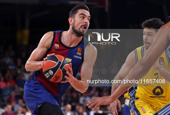 Tomas Satoransky plays during the match between FC Barcelona and Alba Berlin, corresponding to week 2 of the Turkish Airlines Euroleague, at...