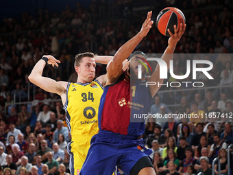 Justin Anderson and Justin Bean play during the match between FC Barcelona and Alba Berlin, corresponding to week 2 of the Turkish Airlines...