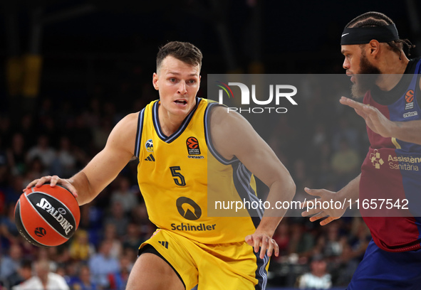 Yanni Wetzell and Justin Anderson play during the match between FC Barcelona and Alba Berlin, corresponding to week 2 of the Turkish Airline...