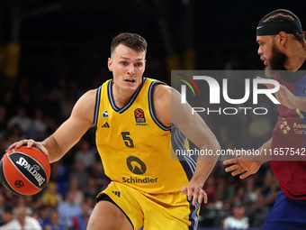 Yanni Wetzell and Justin Anderson play during the match between FC Barcelona and Alba Berlin, corresponding to week 2 of the Turkish Airline...