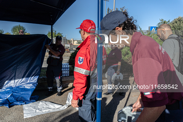 The national volcanic risk exercise in the Campi Flegrei takes place with the assisted evacuation of a sample population. Residents from sev...