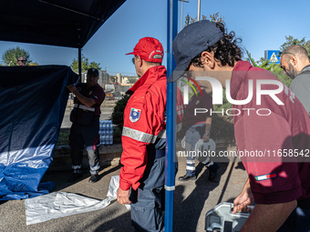 The national volcanic risk exercise in the Campi Flegrei takes place with the assisted evacuation of a sample population. Residents from sev...