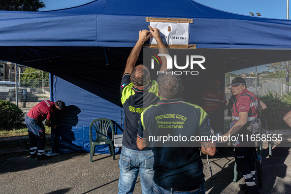 The national volcanic risk exercise in the Campi Flegrei takes place with the assisted evacuation of a sample population. Residents from sev...