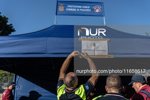 The national volcanic risk exercise in the Campi Flegrei takes place with the assisted evacuation of a sample population. Residents from sev...