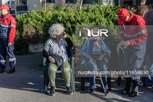 The national volcanic risk exercise in the Campi Flegrei takes place with the assisted evacuation of a sample population. Residents from sev...