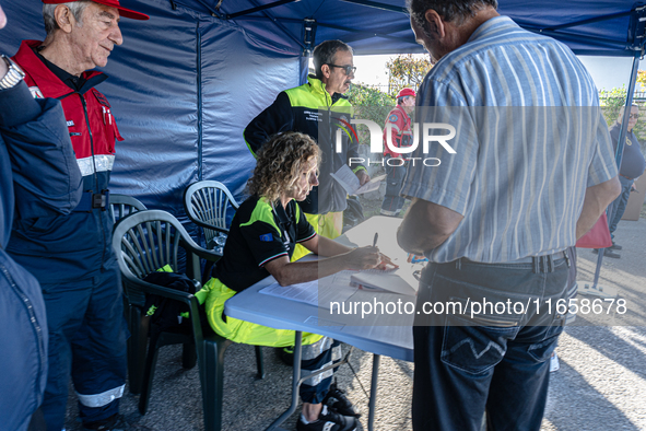 The national volcanic risk exercise in the Campi Flegrei takes place with the assisted evacuation of a sample population. Residents from sev...