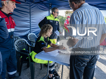 The national volcanic risk exercise in the Campi Flegrei takes place with the assisted evacuation of a sample population. Residents from sev...