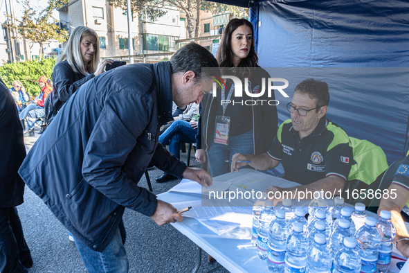 The national volcanic risk exercise in the Campi Flegrei takes place with the assisted evacuation of a sample population. Residents from sev...