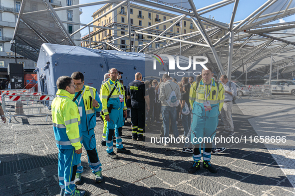 The national volcanic risk exercise in the Campi Flegrei takes place with the assisted evacuation of a sample population. Residents from sev...