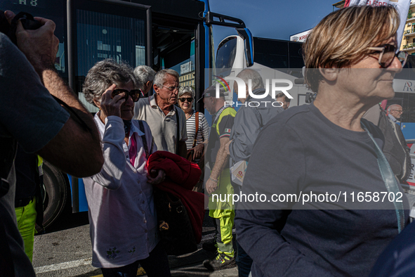 The national volcanic risk exercise in the Campi Flegrei takes place with the assisted evacuation of a sample population. Residents from sev...