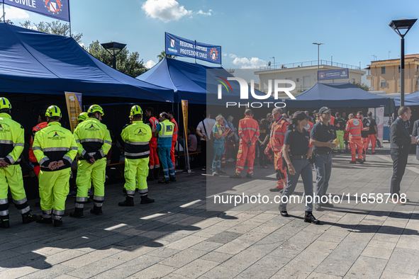 The national volcanic risk exercise in the Campi Flegrei takes place with the assisted evacuation of a sample population. Residents from sev...