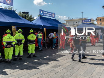 The national volcanic risk exercise in the Campi Flegrei takes place with the assisted evacuation of a sample population. Residents from sev...