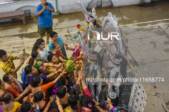 Married women offer their prayers for the last time to goddess Durga and immerse themselves in the ritual of ''Sindur Khela'' or vermillion...