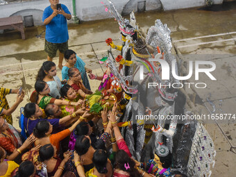 Married women offer their prayers for the last time to goddess Durga and immerse themselves in the ritual of ''Sindur Khela'' or vermillion...