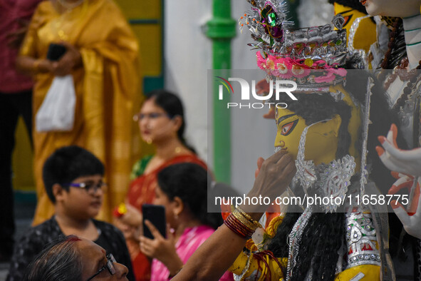 Married women offer their prayers for the last time to goddess Durga and immerse themselves in the ritual of ''Sindur Khela'' or vermillion...