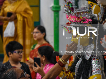 Married women offer their prayers for the last time to goddess Durga and immerse themselves in the ritual of ''Sindur Khela'' or vermillion...