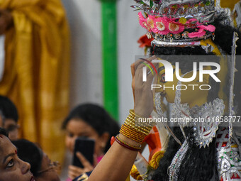 Married women offer their prayers for the last time to goddess Durga and immerse themselves in the ritual of ''Sindur Khela'' or vermillion...