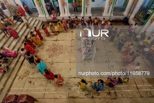 Married women offer their prayers for the last time to goddess Durga and immerse themselves in the ritual of ''Sindur Khela'' or vermillion...