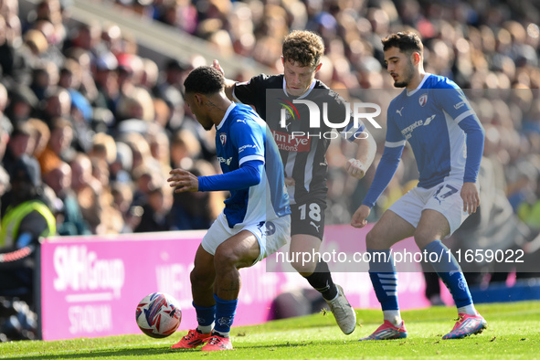 Matt Palmer of Notts County is under pressure from Armando Dobra of Chesterfield and battles with Lewis Gordon of Chesterfield during the Sk...