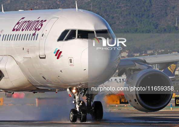 An Airbus A321-271NX from Wizz Air is parked, waiting for passengers to board at Barcelona airport in Barcelona, Spain, on October 98, 2024....