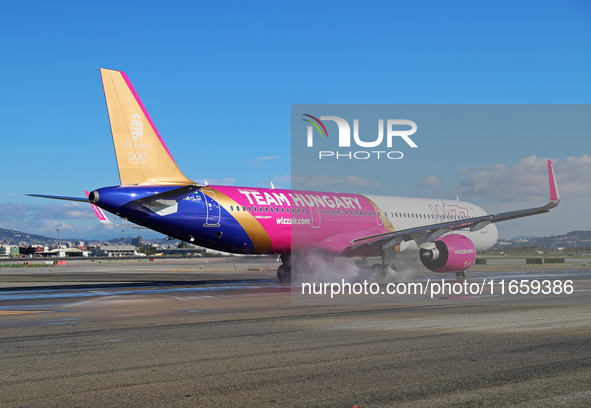 An Airbus A321-271NX from Wizz Air is on the runway ready to take off from Barcelona airport in Barcelona, Spain, on October 8, 2024. 