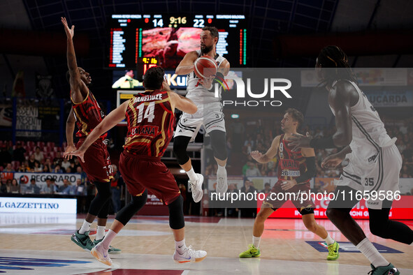 Marco Belinelli of Virtus Bologna plays against Giga Janelidze of Umana Reyer during the Italian LBA basketball championship match between U...