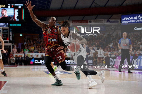 Daniel Hackett of Virtus Bologna plays against Carl Wheatle of Umana Reyer during the Italian LBA basketball championship match between Uman...