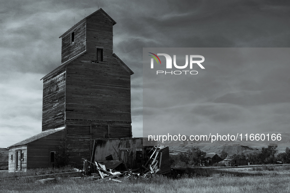 An abandoned grain elevator is in the ghost town of Owanka, South Dakota, USA. 