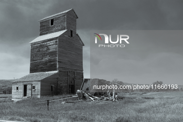 An abandoned grain elevator is in the ghost town of Owanka, South Dakota, USA. 