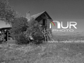 An abandoned farm is in the ghost town of Owanka, South Dakota, USA. (