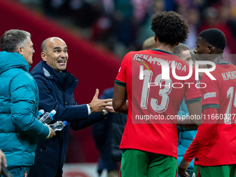 Roberto Martínez is talks to Renato Veiga and Nuno Mendes during the  UEFA Nations League 2024 League A Group A1 match between Poland and Po...