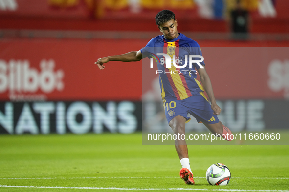 Lamine Yamal right winger of Spain and FC Barcelona during the warm-up before the UEFA Nations League 2024/25 League A Group A4 match betwee...