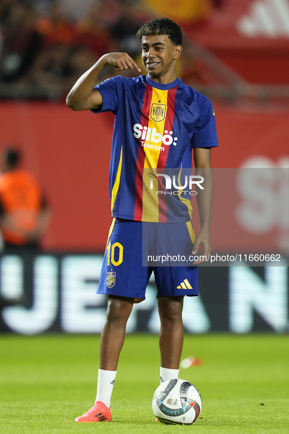 Lamine Yamal right winger of Spain and FC Barcelona during the warm-up before the UEFA Nations League 2024/25 League A Group A4 match betwee...