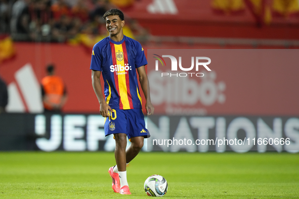 Lamine Yamal right winger of Spain and FC Barcelona during the warm-up before the UEFA Nations League 2024/25 League A Group A4 match betwee...