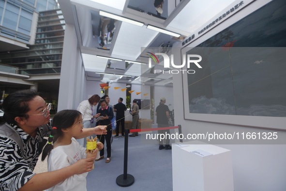 Young audiences and parents experience flying ''kites'' in digital ancient paintings at the 2024 Hangzhou (International) Future Life Explor...